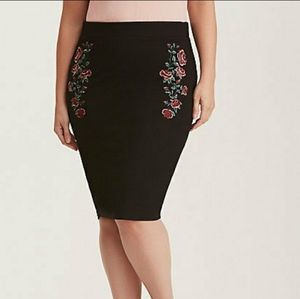 Torrid  Embroidered Ponte Skirt - Size 4